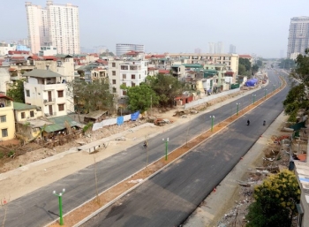 BÁN ĐẤT MẶT PHỐ NGUYỄN VĂN HUYÊN 650M2 MT:25M GIÁ 163TỶ